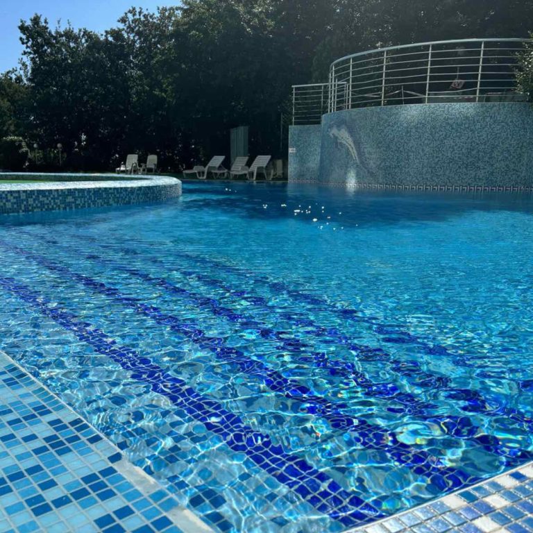 summer breeze apartment pool close up