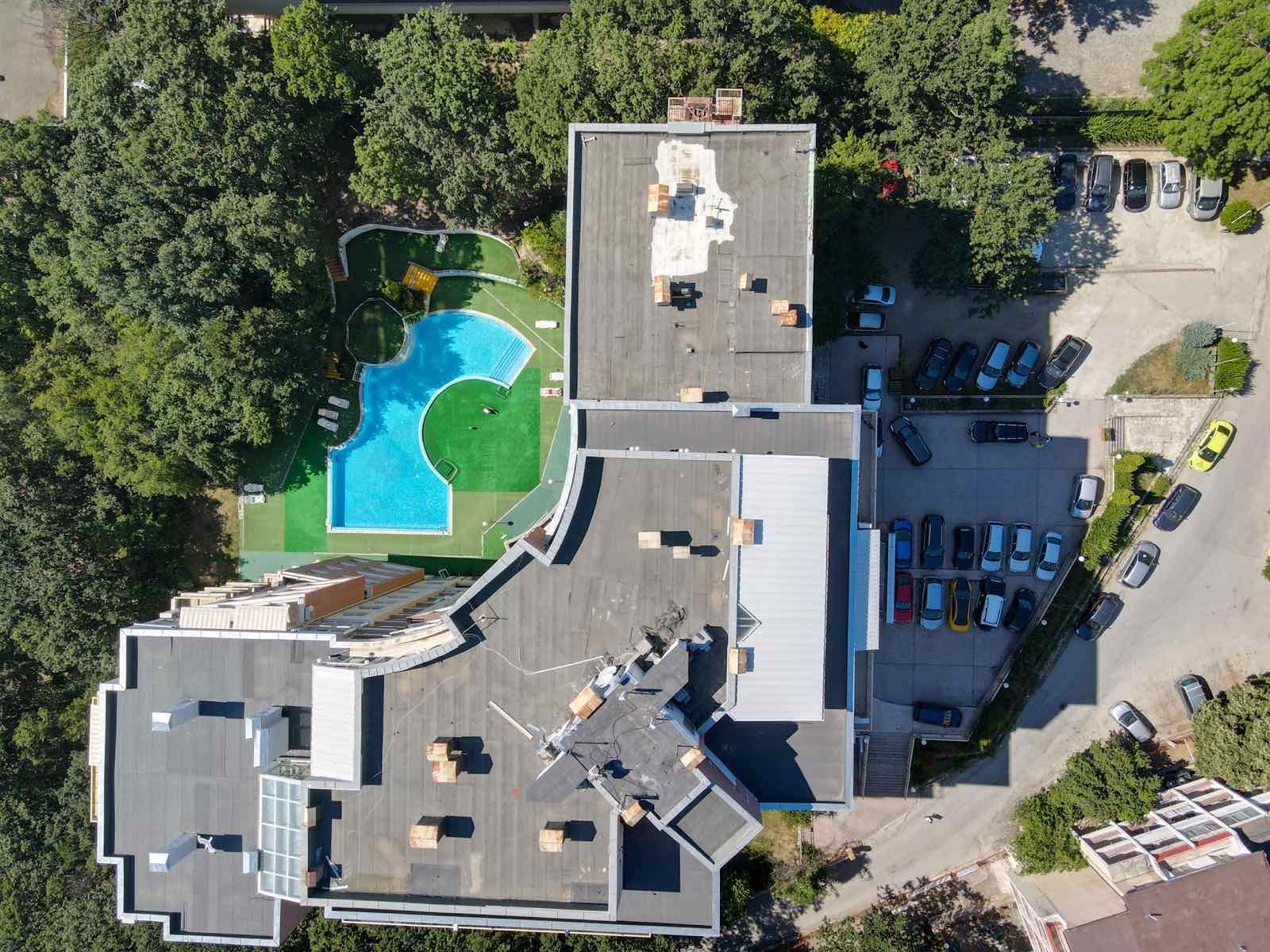 summer breeze apartment seem from above